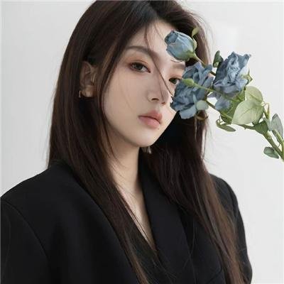 挥著翅膀的女孩